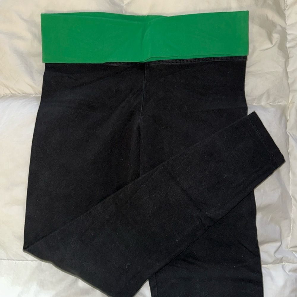 PINK shamrock leggings